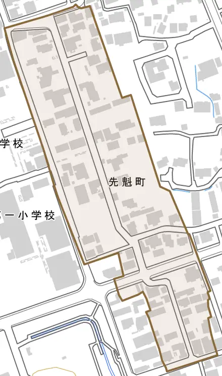 先魁町とその周辺の地図。町の範囲を重ねている