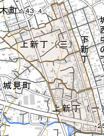 上新丁とその周辺の地図。町の範囲を重ねている