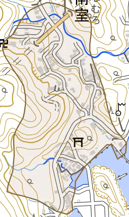 厳原町南室とその周辺の地図。町の範囲を重ねている