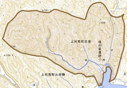 上対馬町古里とその周辺の地図。町の範囲を重ねている