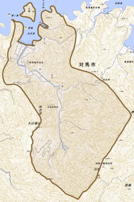 美津島町加志とその周辺の地図。町の範囲を重ねている