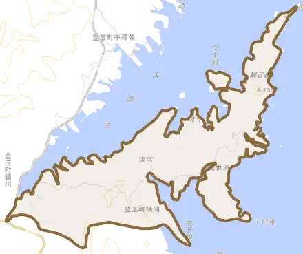 豊玉町横浦とその周辺の地図。町の範囲を重ねている