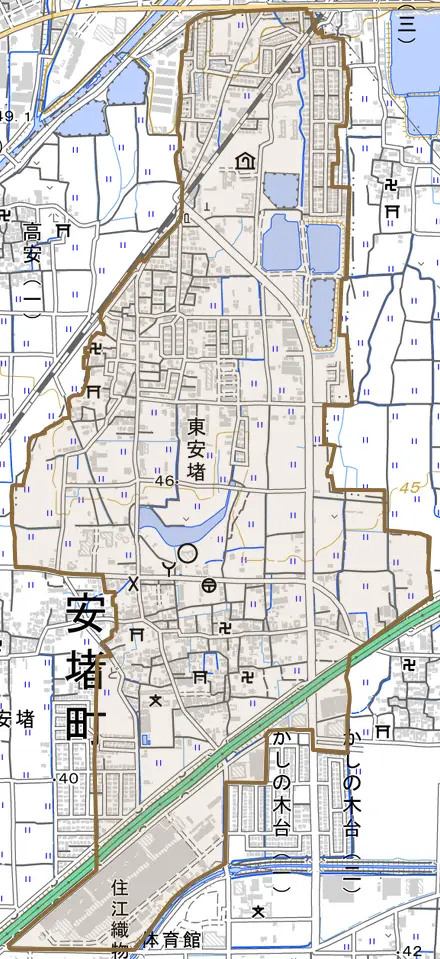 大字東安堵とその周辺の地図。町の範囲を重ねている