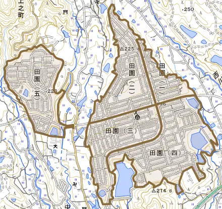 田園とその周辺の地図。町の範囲を重ねている