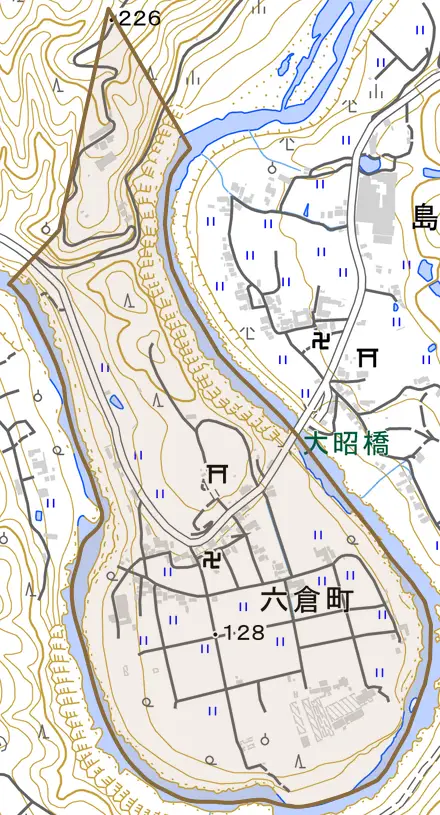 六倉町とその周辺の地図。町の範囲を重ねている