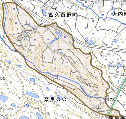 西久留野町とその周辺の地図。町の範囲を重ねている
