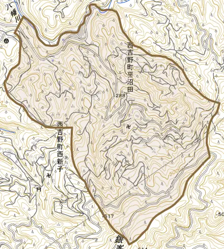 西吉野町平沼田とその周辺の地図。町の範囲を重ねている