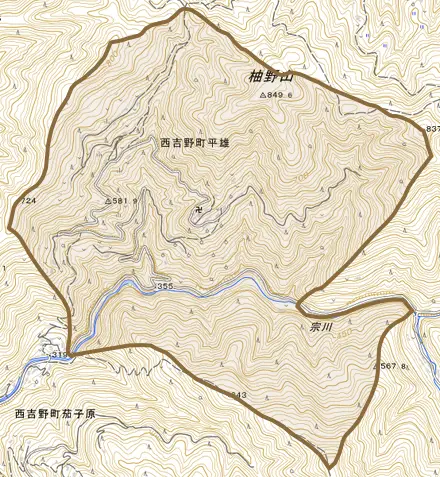 西吉野町平雄とその周辺の地図。町の範囲を重ねている