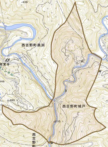 西吉野町城戸とその周辺の地図。町の範囲を重ねている