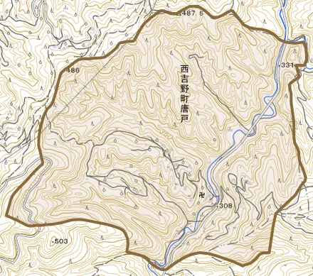 西吉野町唐戸とその周辺の地図。町の範囲を重ねている