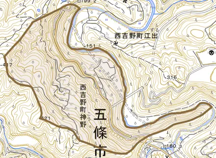 西吉野町神野とその周辺の地図。町の範囲を重ねている