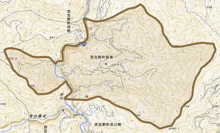 西吉野町阪巻とその周辺の地図。町の範囲を重ねている