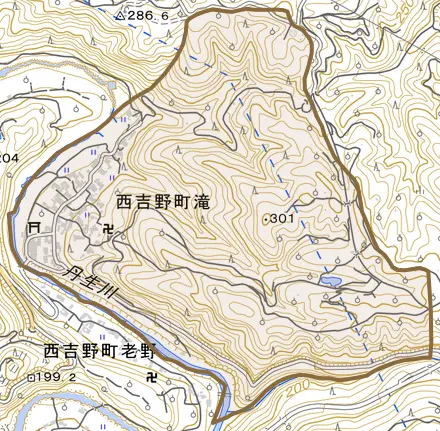 西吉野町滝とその周辺の地図。町の範囲を重ねている