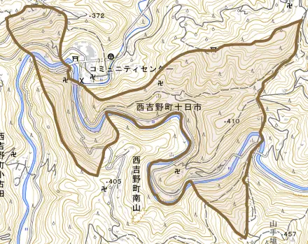 西吉野町十日市とその周辺の地図。町の範囲を重ねている