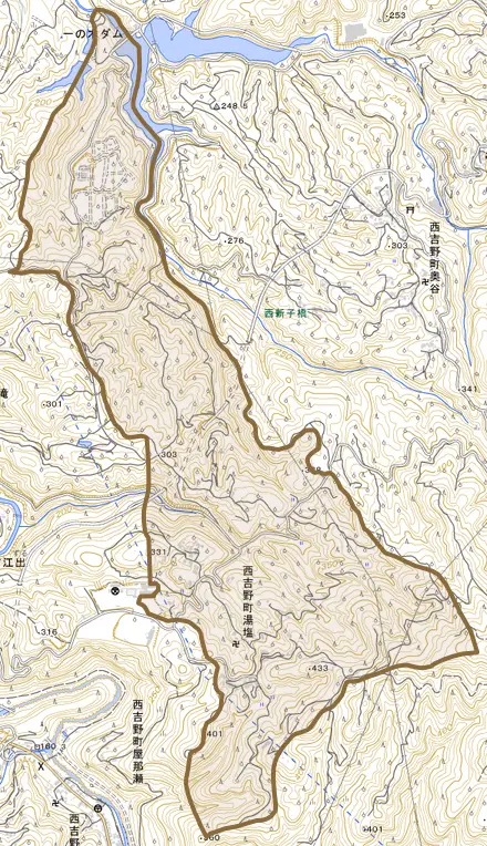 西吉野町湯塩とその周辺の地図。町の範囲を重ねている