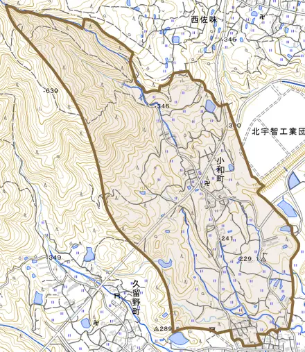 小和町とその周辺の地図。町の範囲を重ねている