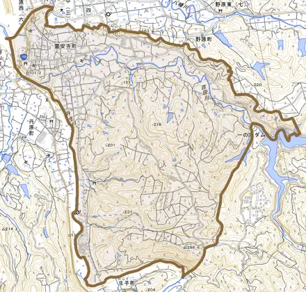 霊安寺町とその周辺の地図。町の範囲を重ねている