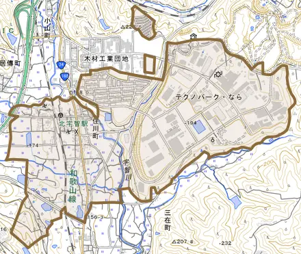 住川町とその周辺の地図。町の範囲を重ねている