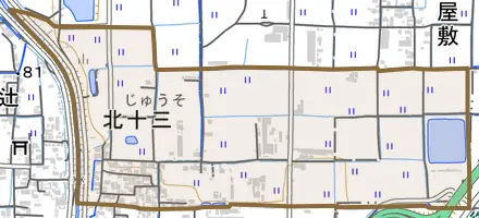 大字北十三とその周辺の地図。町の範囲を重ねている