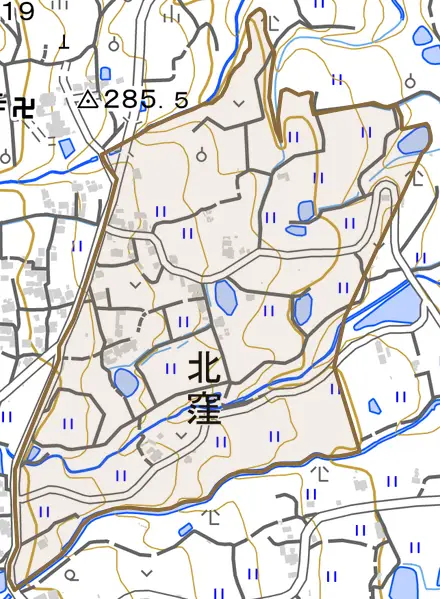 大字北窪とその周辺の地図。町の範囲を重ねている