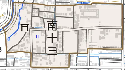 大字南十三とその周辺の地図。町の範囲を重ねている