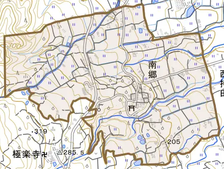 大字南郷とその周辺の地図。町の範囲を重ねている