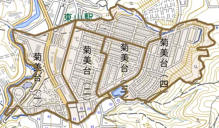 菊美台とその周辺の地図。町の範囲を重ねている