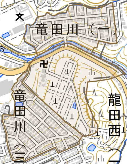 竜田川とその周辺の地図。町の範囲を重ねている