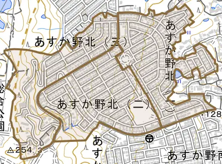 あすか野北とその周辺の地図。町の範囲を重ねている