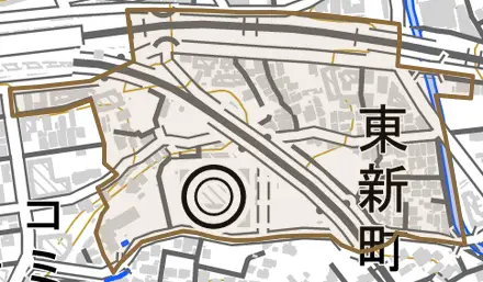 東新町とその周辺の地図。町の範囲を重ねている