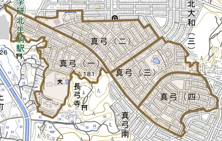 真弓とその周辺の地図。町の範囲を重ねている