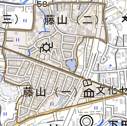 藤山とその周辺の地図。町の範囲を重ねている