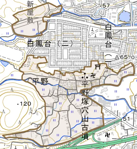 平野とその周辺の地図。町の範囲を重ねている