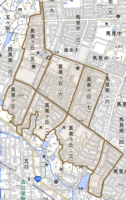 真美ヶ丘とその周辺の地図。町の範囲を重ねている