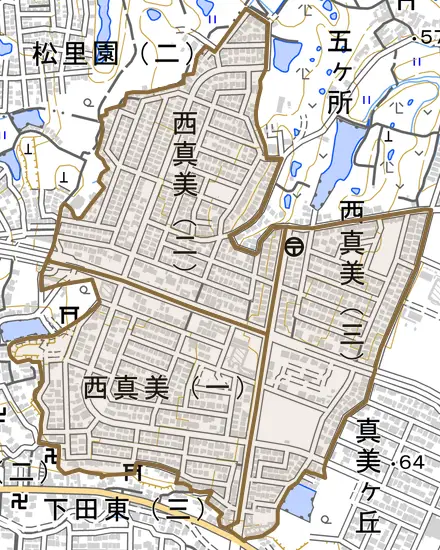 西真美とその周辺の地図。町の範囲を重ねている