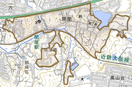 関屋とその周辺の地図。町の範囲を重ねている