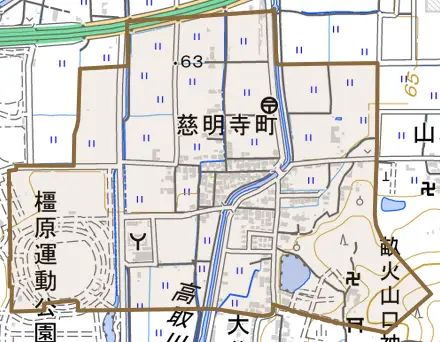 慈明寺町とその周辺の地図。町の範囲を重ねている