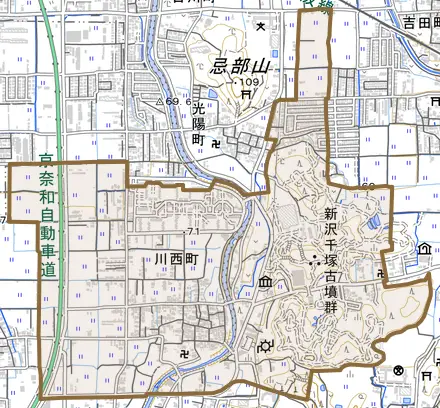 川西町とその周辺の地図。町の範囲を重ねている