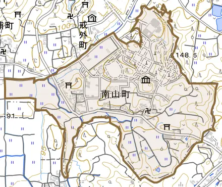 南山町とその周辺の地図。町の範囲を重ねている