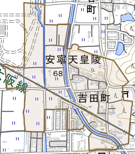 吉田町とその周辺の地図。町の範囲を重ねている