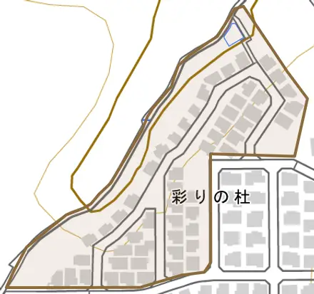 彩りの杜とその周辺の地図。町の範囲を重ねている