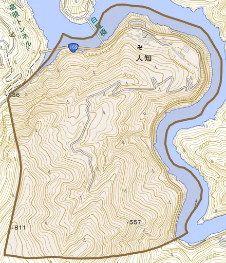大字人知とその周辺の地図。町の範囲を重ねている