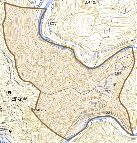 大字東川とその周辺の地図。町の範囲を重ねている