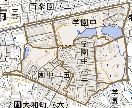 学園中とその周辺の地図。町の範囲を重ねている