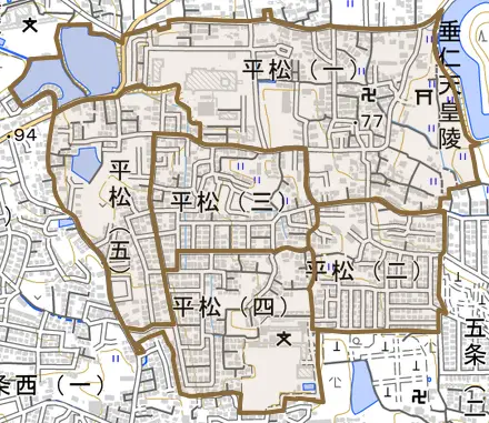 平松とその周辺の地図。町の範囲を重ねている