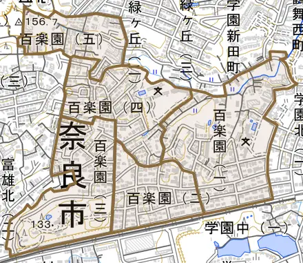 百楽園とその周辺の地図。町の範囲を重ねている