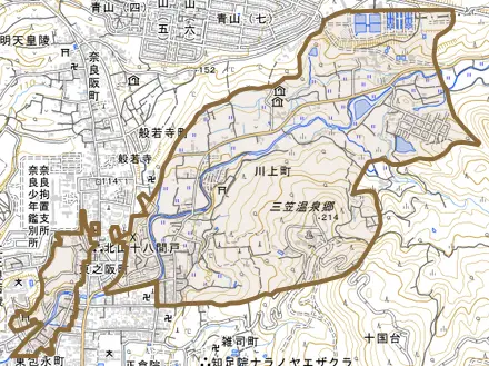川上町とその周辺の地図。町の範囲を重ねている