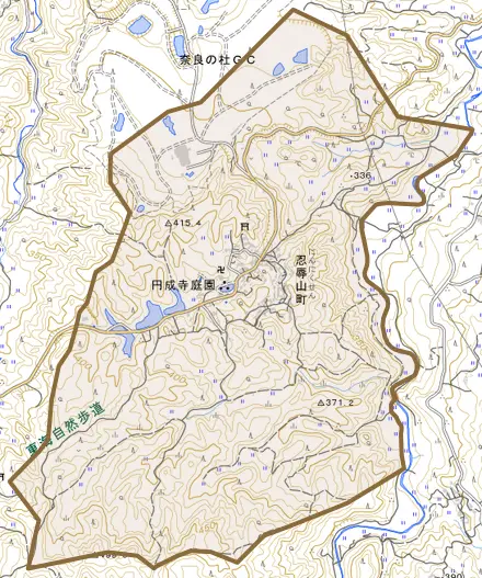 忍辱山町とその周辺の地図。町の範囲を重ねている