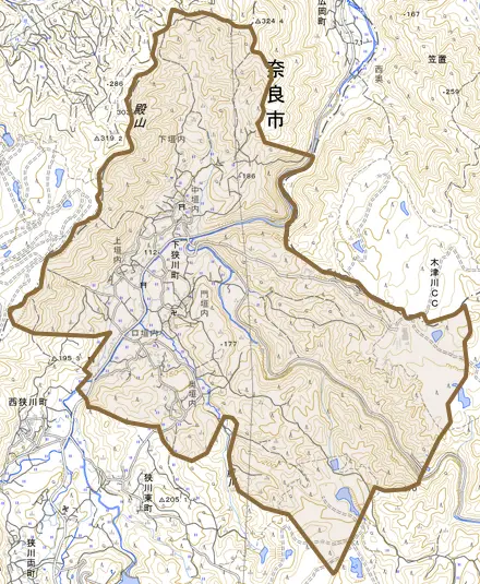 下狭川町とその周辺の地図。町の範囲を重ねている