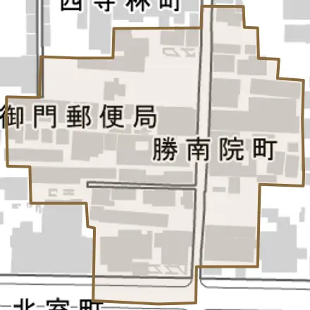 勝南院町とその周辺の地図。町の範囲を重ねている